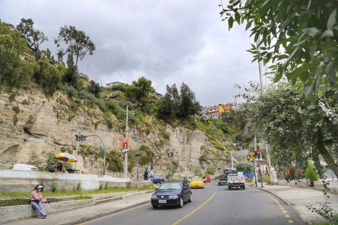 Cierran la avenida Rodrigo Pachano por estabilización de taludes