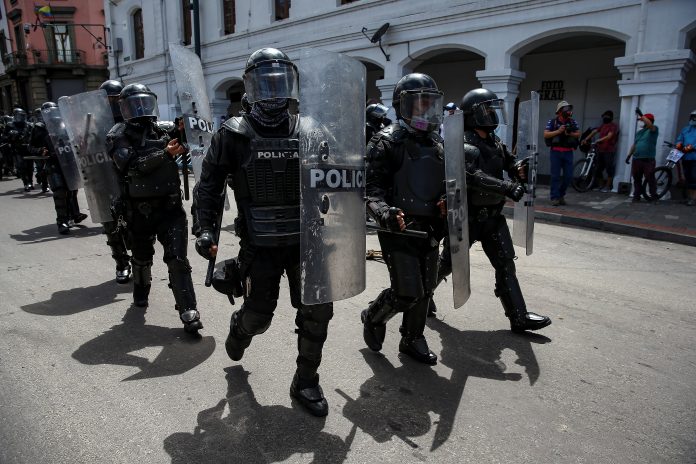 La Policía ecuatoriana recibe nuevas armas por primera vez desde 2009