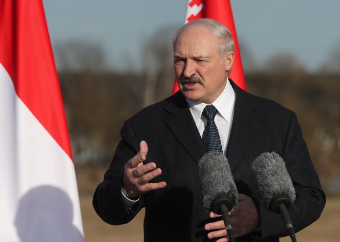 Lukashenko promete reforma constitucional y pone condiciones a su salida