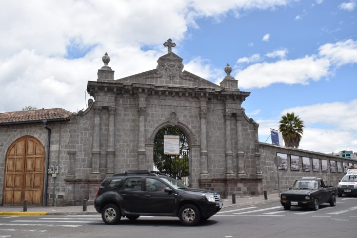 Intentan revender nichos en cementerios municipales de Ambato