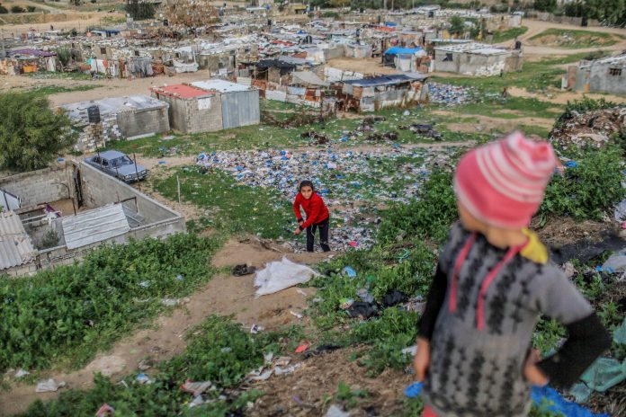 Cold weather in the Khan Younis Refugee Camp, Gaza Strip