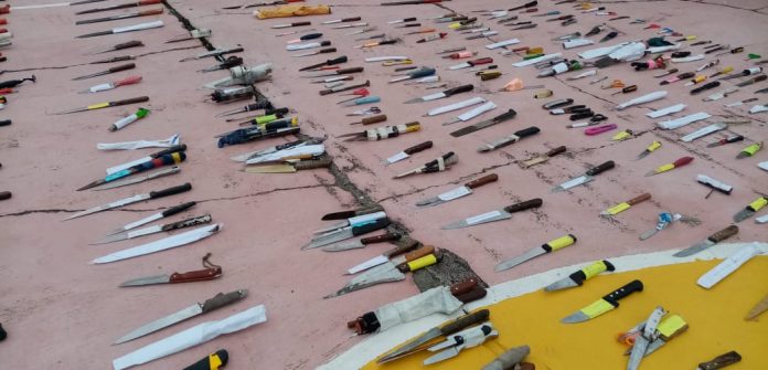 Decomiso. Las armas encontradas en la cárcel de Tulcán están bajo custodia policial, para su posterior destrucción. Decomiso. Las armas encontradas en la cárcel de Tulcán están bajo custodia policial, para su posterior destrucción.