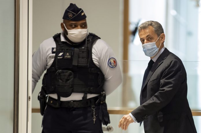 Acusado. Sarkozy, presidente francés entre 2007 y 2012, abandonó la sala de forma inmediata sin hacer declaraciones. Acusado. Sarkozy, presidente francés entre 2007 y 2012, abandonó la sala de forma inmediata sin hacer declaraciones.