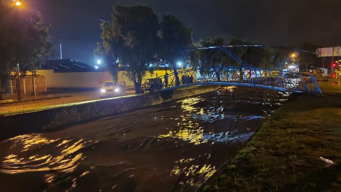 Problema Esta es la quebrada que prácticamente se desborda cada año, a pocos metros de la vía principal de ingreso a Ibarra. Problema Esta es la quebrada que prácticamente se desborda cada año, a pocos metros de la vía principal de ingreso a Ibarra.