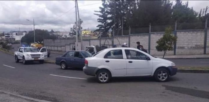 Empleados de una gasolinera asaltados a mano armada