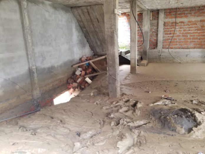 NECESIDAD. Alrededor de 20 casas en el sector San Jorge Alto han sido afectadas por las lluvias y la falta de asfaltado en las calles. NECESIDAD. Alrededor de 20 casas en el sector San Jorge Alto han sido afectadas por las lluvias y la falta de asfaltado en las calles.