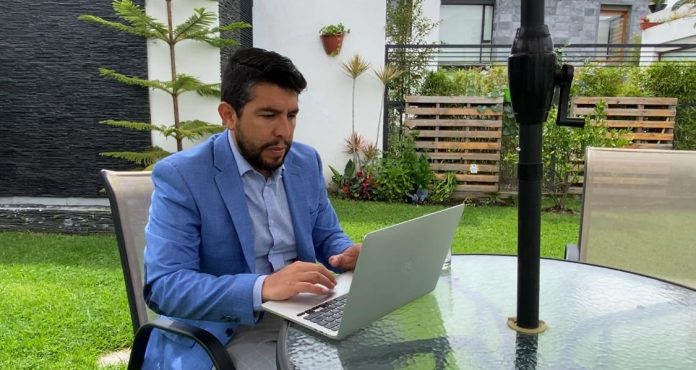 Mérito. Esteban Ortiz, médico investigador y salubrista, fue quien publicó el primer reporte de Covid-19 en Ecuador, en abril del 2020. Mérito. Esteban Ortiz, médico investigador y salubrista, fue quien publicó el primer reporte de Covid-19 en Ecuador, en abril del 2020.