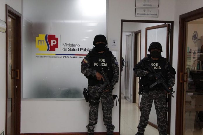 Investigación. La Fiscalía realizó dos allanamientos, uno en el Ministerio de Salud y el otro en el Hospital Pablo Arturo Suárez. Investigación. La Fiscalía realizó dos allanamientos, uno en el Ministerio de Salud y el otro en el Hospital Pablo Arturo Suárez.