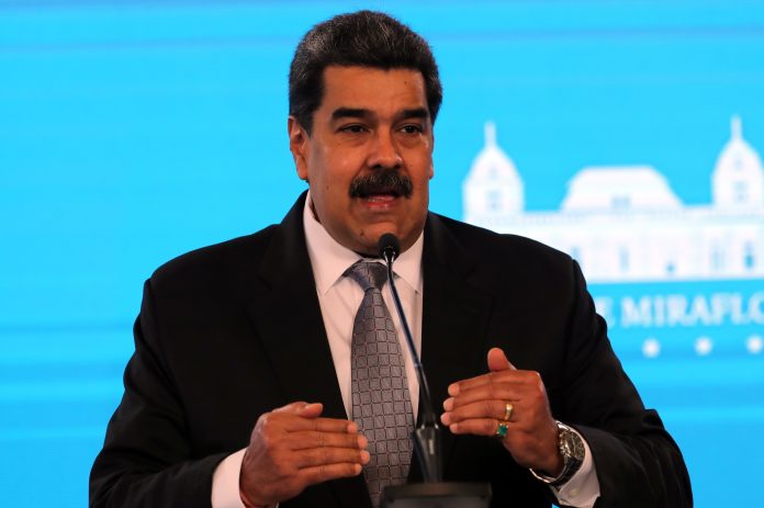 Acusado. Los demandantes dicen que Maduro y sus cómplices encabezan una organización criminal que tortura y asesina a sus enemigos. Acusado. Los demandantes dicen que Maduro y sus cómplices encabezan una organización criminal que tortura y asesina a sus enemigos.
