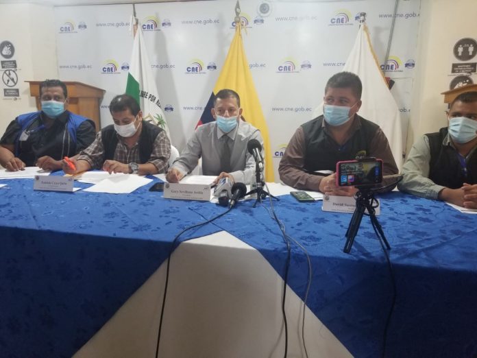 INSTRUCCIÓN. Previo a las elecciones presidenciales a realizarse el 11 de abril, los miembros de las Juntas Receptoras del Voto están en proceso de capacitación. INSTRUCCIÓN. Previo a las elecciones presidenciales a realizarse el 11 de abril, los miembros de las Juntas Receptoras del Voto están en proceso de capacitación.