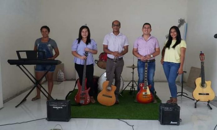 INICIATIVA. Con el respaldo del alcalde de Muisne Tairon Quintero Vera, se crea la Casa de la Juventud, que arranca con la enseñanza de música.