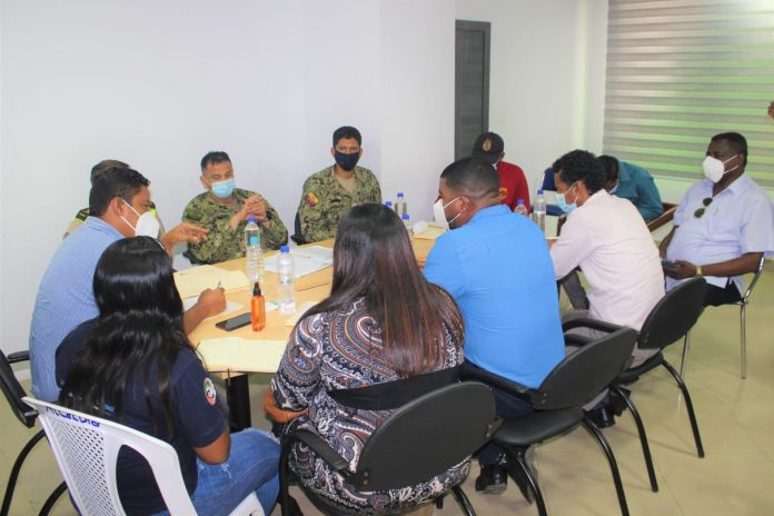 DECISIÓN. El COE cantonal presidido por el alcalde Gleen Arroyo, oficiará a Ban Ecuador agilitar la atención al cliente para evitar aglomeraciones.