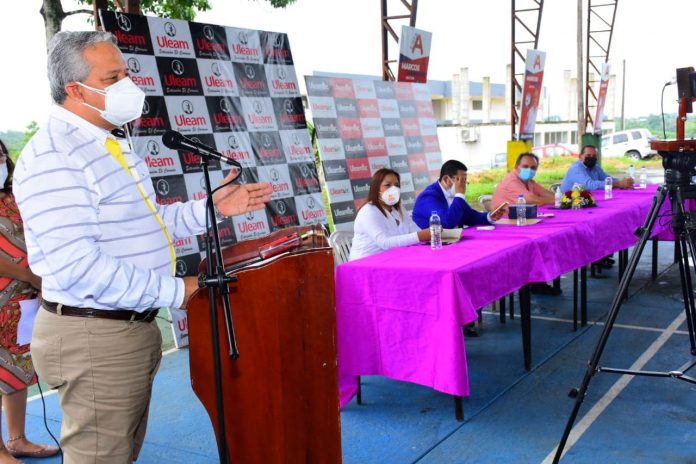 INTERVENCIÓN. Marcos Zambrano, rector de la Uleam en su visita a la extensión universitaria de El Carmen.
