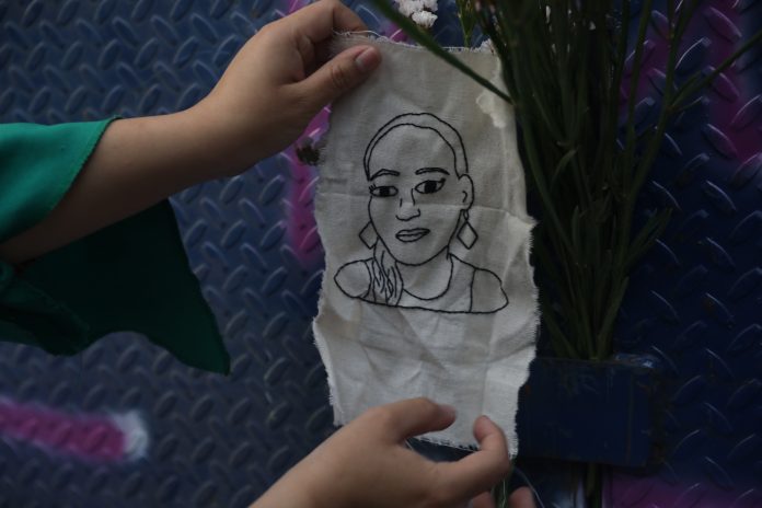 Víctima. La imagen de Victoria Esperanza Salazar ha sido tomada por cientos de feministas que salieron a manifestarse en Cancún y Ciudad de México, exigiendo justicia. (Foto: EFE) Víctima. La imagen de Victoria Esperanza Salazar ha sido tomada por cientos de feministas que salieron a manifestarse en Cancún y Ciudad de México, exigiendo justicia. (Foto: EFE)