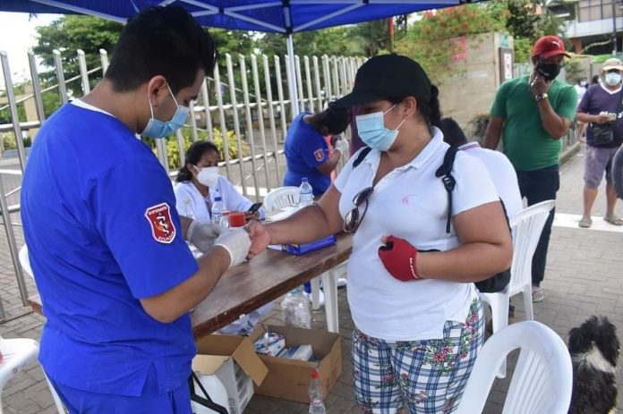 PANDEMIA. La propagación del Covid – 19 en el cantón es evidente y por eso los ciudadanos acudieron a realizarse las pruebas rápidas.