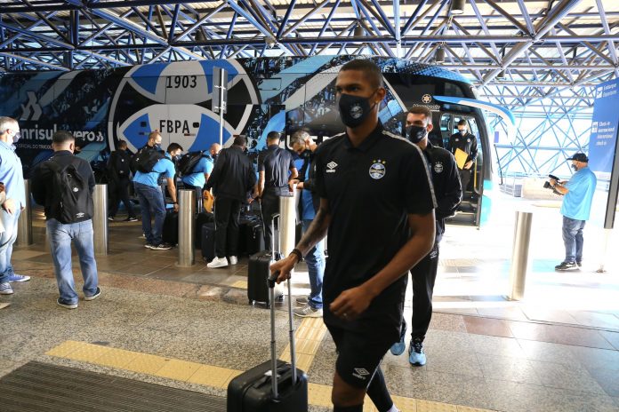 GREMIO LLEGÓ A ECUADOR