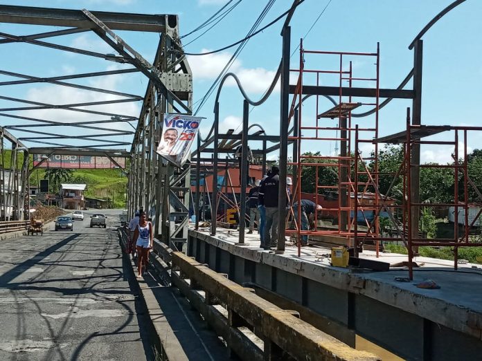 ANHELO. Los moradores por años han solicitado la construcción de un puente peatonal, obra que estará cristalizada en julio próximo.