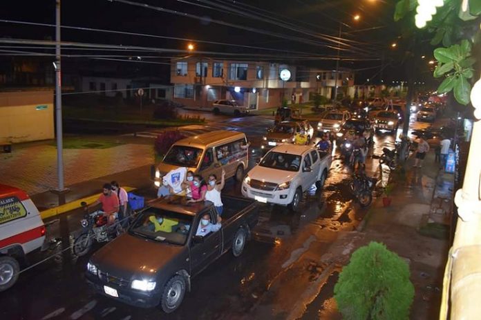 VICTORIA. Decenas de concordenses salieron en caravana de vehículos a celebrar el triunfo electoral.