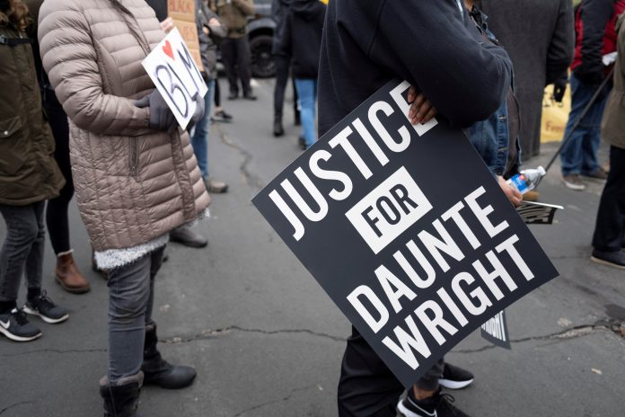 La policía que le disparó al joven Wright, acusada de homicidio involuntario