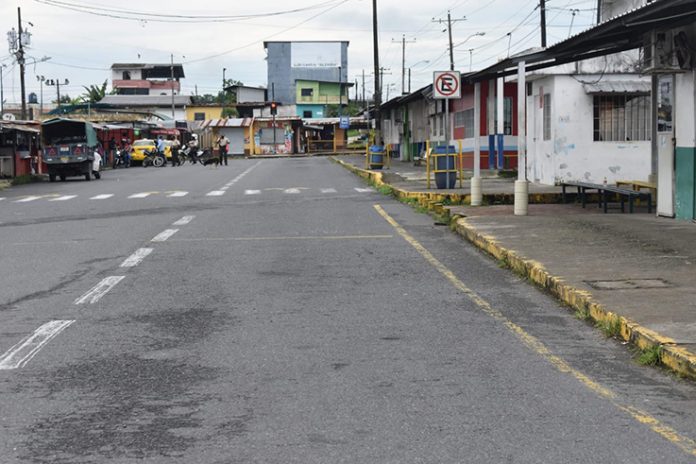PARALIZACIÓN. La miniterminal terrestre lució desolado sin presencia de frecuencias interprovinciales.