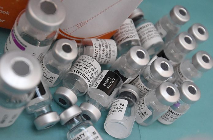 Dosis. AstraZeneca envió 29,8 millones de vacunas en el primer trimestre y prevé entregar 70 millones más en el segundo, frente a los 300 millones prometidas a la UE en ese tiempo. (EFE) Dosis. AstraZeneca envió 29,8 millones de vacunas en el primer trimestre y prevé entregar 70 millones más en el segundo, frente a los 300 millones prometidas a la UE en ese tiempo. (EFE)