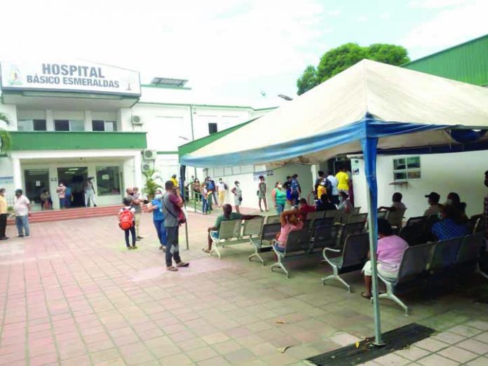 ft1pag2 iess CUIDADOS. En el hospital del IESS se ha tratado el primer caso de un niño en presentar dengue y coronavirus. Hoy será dado de alta.
