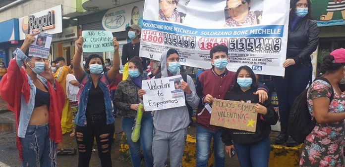 PROTESTA. Los manifestantes se aglutinaron en el Círculo de los Continentes, con carteles que contenían varios mensajes