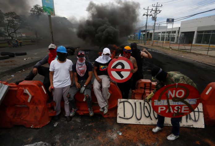 Duque va por una nueva reforma mientras las protestas no cesan