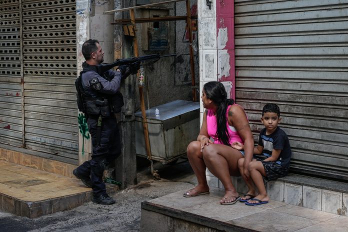 Operativo. Miembros de la Policía realizaron el operativo contra una banda de narcotraficantes, el 6 de mayo de 2021, en una favela de Río de Janeiro (Brasil). (EFE) Operativo. Miembros de la Policía realizaron el operativo contra una banda de narcotraficantes, el 6 de mayo de 2021, en una favela de Río de Janeiro (Brasil). (EFE)
