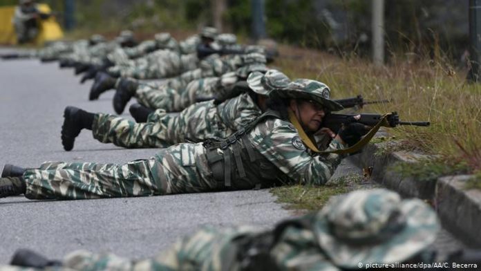 ACCIÓN. La Fuerza Armada Nacional Bolivariana (FANB) en enfrentamientos con disidentes de las FARC. (Foto referencial). ACCIÓN. La Fuerza Armada Nacional Bolivariana (FANB) en enfrentamientos con disidentes de las FARC. (Foto referencial).
