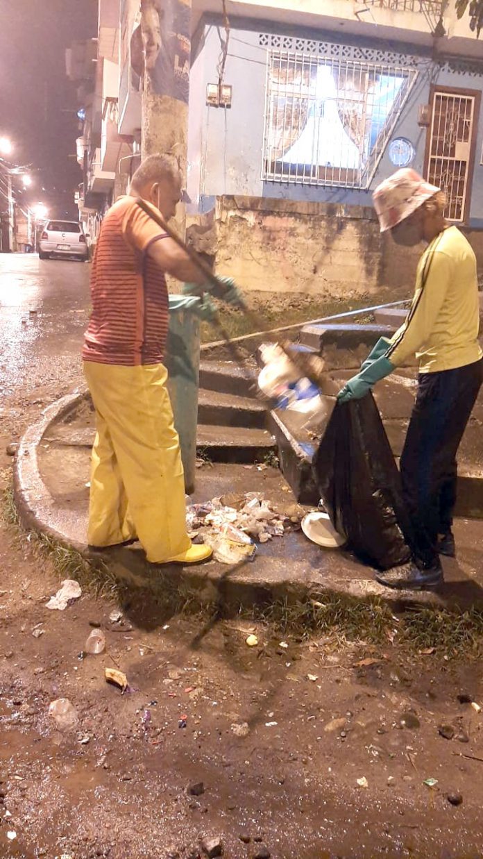 TEMOR. Trabajadores de higiene fueron asaltados la noche del viernes, mientras limpiaban la ciudad.