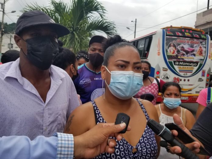 DENUNCIA. Los familiares de los dos aprehendidos, en caso de sicariato, piden justicia y aseguran que son inocentes del crimen que se les imputa. DENUNCIA. Los familiares de los dos aprehendidos, en caso de sicariato, piden justicia y aseguran que son inocentes del crimen que se les imputa.