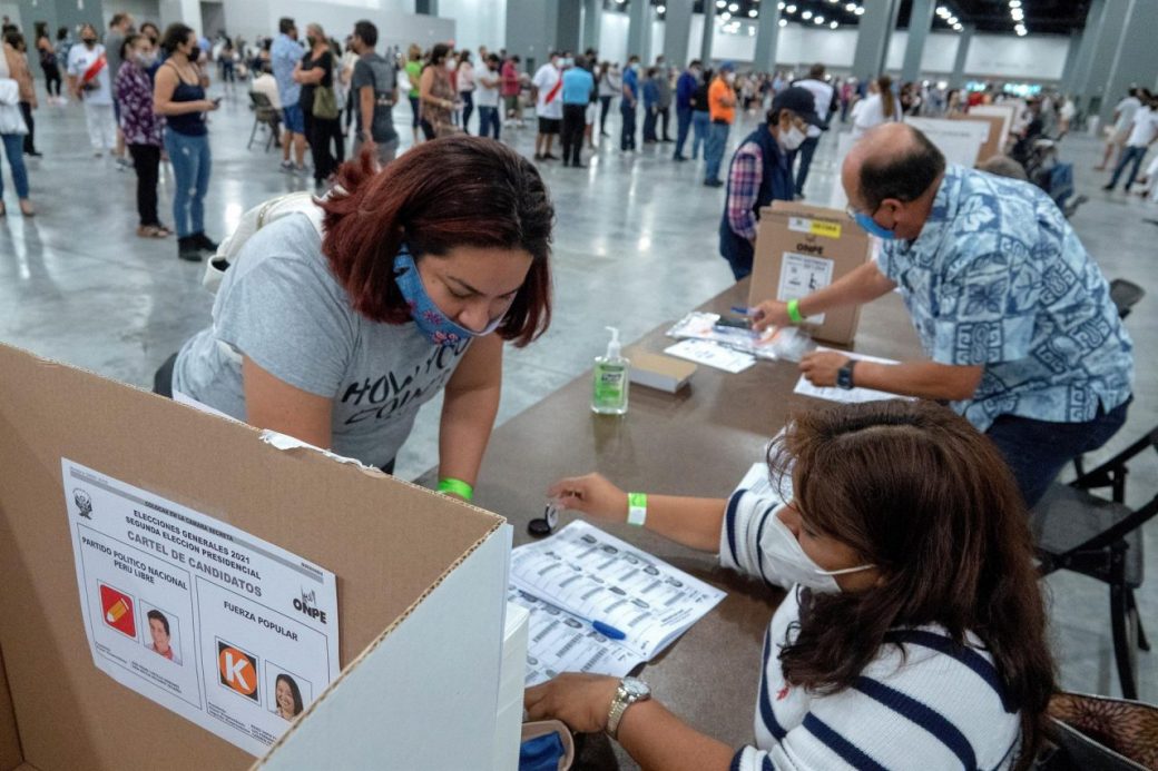 Exit poll confirma empate técnico en comicios peruanos