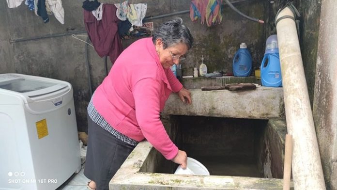 Malestar. Muchas familias no tienen agua almacenada en los sectores donde se interrumpió la dotación.