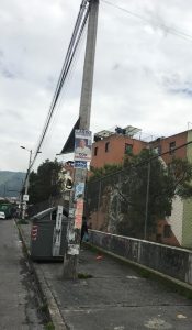 Elecciones. Cartel de Guilermo Lasso en un poste en la avenida Morán Valverde, en Chillogallo, sur de Quito.