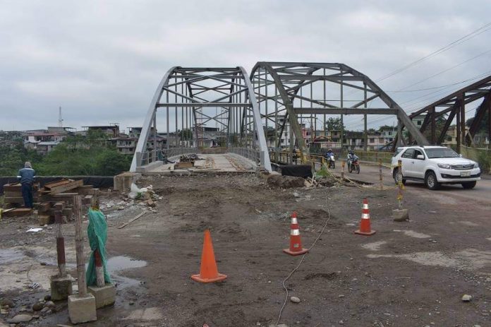 AVANCE. El nuevo viaducto sobre el río Blanco que construye el Municipio de Quinindé, está casi terminado. AVANCE. El nuevo viaducto sobre el río Blanco que construye el Municipio de Quinindé, está casi terminado.