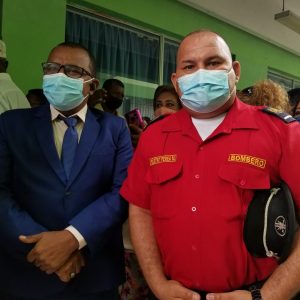 David Rosero, alcalde del cantón Eloy Alfaro; y Miguel Perea, jefe del Cuerpo de Bomberos de Esmeraldas.