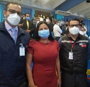 Hardy Morales, director distrital de Salud de Esmeraldas; Yuri Colorado, gerente zonal 1 de Banecuador, y Álex Estupiñán, jefe operativo del ECU Esmeraldas.