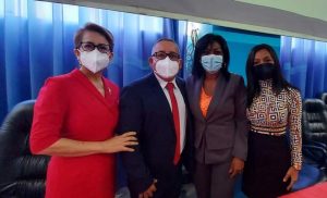 Elicenia Vélez de Saldarriaga, Fredy Saldarriaga, alcalde del cantón Atacames; Tania Obando, y Belinda Lara, concejal del cantón Esmeraldas.