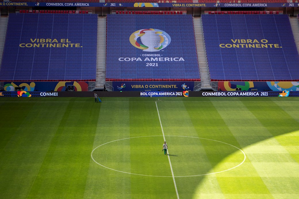 Copa América arranca en Brasil, con 2.000 muertes diarias