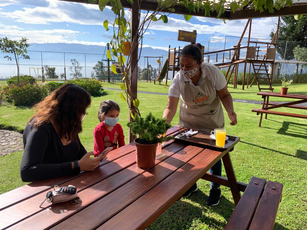 Madres de niños con cáncer emprenden en el ‘Café de la Granja’