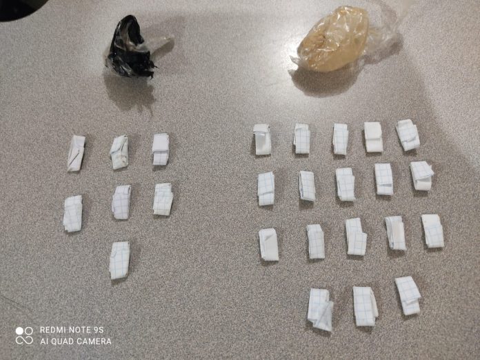 OPERATIVO. Una mujer fue detenida por vender droga en su domicilio ubicado en Voluntad de Dios, al sur del cantón Esmeraldas. OPERATIVO. Una mujer fue detenida por vender droga en su domicilio ubicado en Voluntad de Dios, al sur del cantón Esmeraldas.