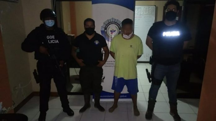DETENCIÓN. Óscar Y., el segundo más buscado de Santo Domingo de los Tsáchilas fue capturado la madrugada de ayer en un recinto del cantón Quinindé. DETENCIÓN. Óscar Y., el segundo más buscado de Santo Domingo de los Tsáchilas fue capturado la madrugada de ayer en un recinto del cantón Quinindé.