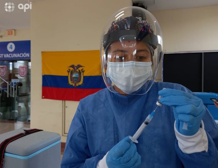 INMUNIZACIÓN. Los colegios: Sagrado Corazón, María Auxiliadora, Cristo Rey, Inmaculada, 5 de Agosto y Nuevo Ecuador, son los sitios de vacunación. INMUNIZACIÓN. Los colegios: Sagrado Corazón, María Auxiliadora, Cristo Rey, Inmaculada, 5 de Agosto y Nuevo Ecuador, son los sitios de vacunación.