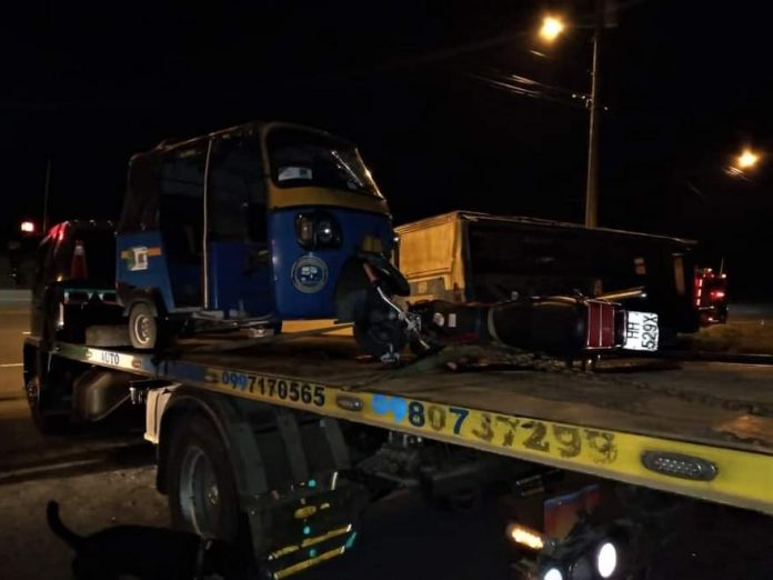 TRAGEDIA. Un motociclista murió en un choque frontal contra un tricimoto. Ocurrió la noche del viernes en la parroquia La Unión de Quinindé. TRAGEDIA. Un motociclista murió en un choque frontal contra un tricimoto. Ocurrió la noche del viernes en la parroquia La Unión de Quinindé.