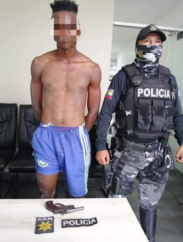 DETENCIÓN. Ciudadano fue sorprendido con un arma de fuego en el sector de Codesa, se presume que con ella cometía delitos de robo en el sector. DETENCIÓN. Ciudadano fue sorprendido con un arma de fuego en el sector de Codesa, se presume que con ella cometía delitos de robo en el sector.