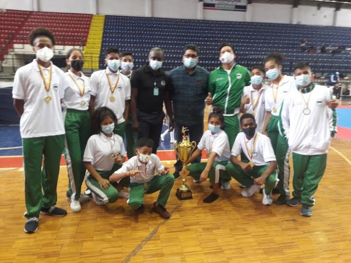 LOGRO. Esmeraldeños que participaron en la disciplina de taekwondo en Ibarra fueron los ganadores del primer lugar con 11 medallas y un trofeo en el Primer Campeonato Nacional de Novato 2021. LOGRO. Esmeraldeños que participaron en la disciplina de taekwondo en Ibarra fueron los ganadores del primer lugar con 11 medallas y un trofeo en el Primer Campeonato Nacional de Novato 2021.