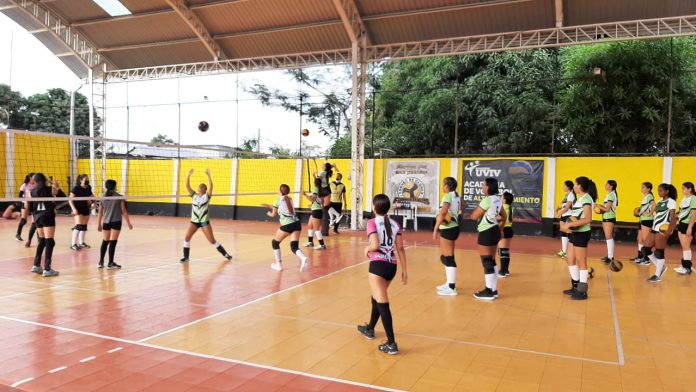 CAMPEONATO. La Selección juvenil femenina de voleibol de Esmeraldas alcanzó el tercer lugar en el torneo. CAMPEONATO. La Selección juvenil femenina de voleibol de Esmeraldas alcanzó el tercer lugar en el torneo.