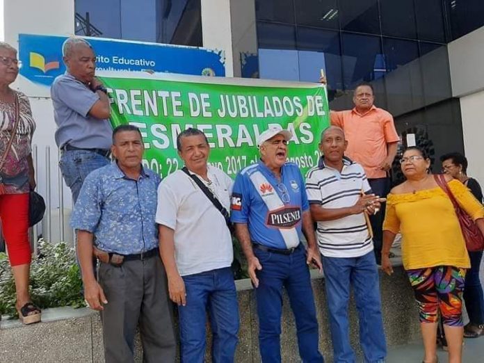 ESPERA. 218 maestros jubilados de la provincia de Esmeraldas aguardan a que el Gobierno cumpla con el incentivo económico tras finalizar sus años de servicio. ESPERA. 218 maestros jubilados de la provincia de Esmeraldas aguardan a que el Gobierno cumpla con el incentivo económico tras finalizar sus años de servicio.