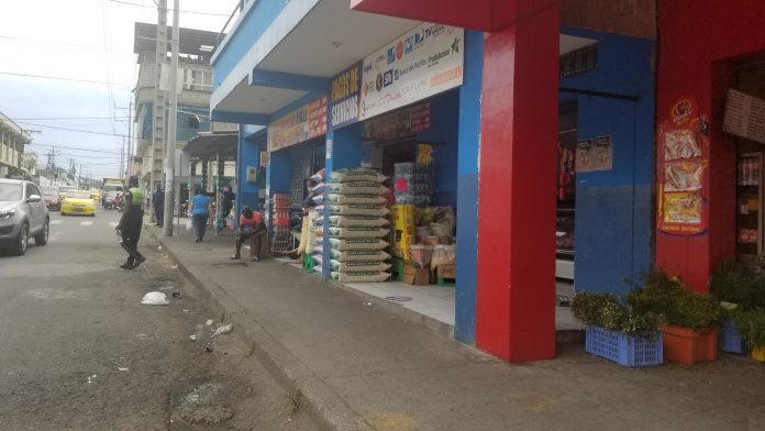 PETICIÓN. Dueños y arrendatarios de los locales comerciales a la redonda del mercado municipal piden permisos de funcionamiento. PETICIÓN. Dueños y arrendatarios de los locales comerciales a la redonda del mercado municipal piden permisos de funcionamiento.